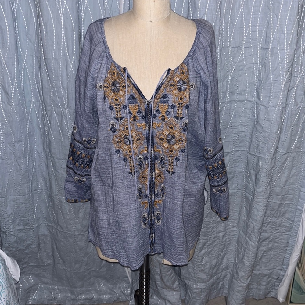 Johnny was peasant top denim blue . Size Medium